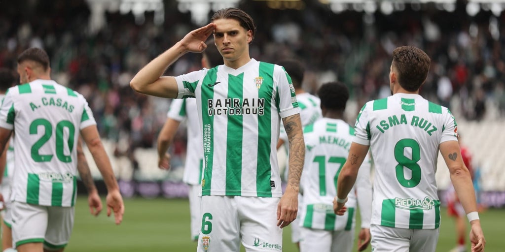 El Córdoba CF pide permiso para soñar tras pasar por encima del Granada en El Arcángel (5-0)