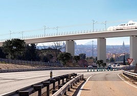 Usuarios del tren acusan a Nacho Hernando de mostrar imágenes «falsas» sobre el impacto del AVE en 'Toledo Central'