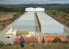 IU alerta de que El Cabril es «una bomba de relojería» por el riesgo sísmico de la zona