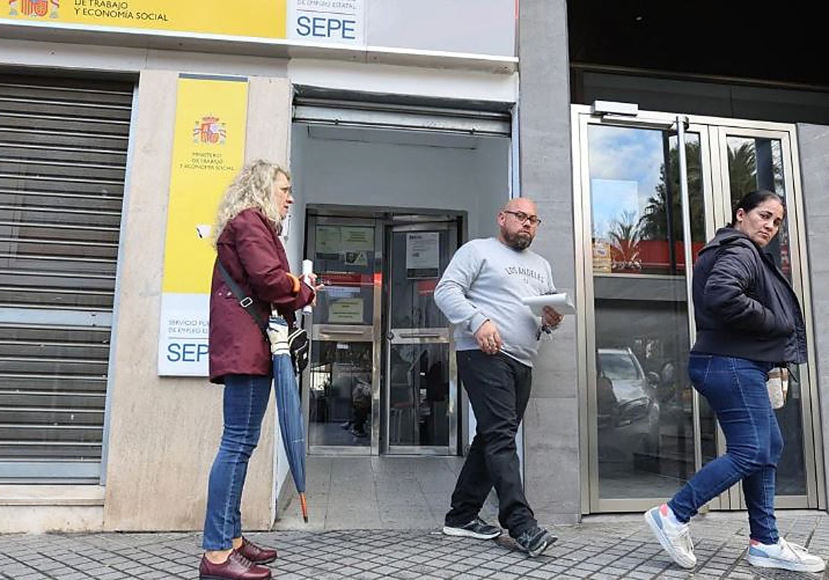 A nivel nacional, el paro se ha reducido en 5.994 personas