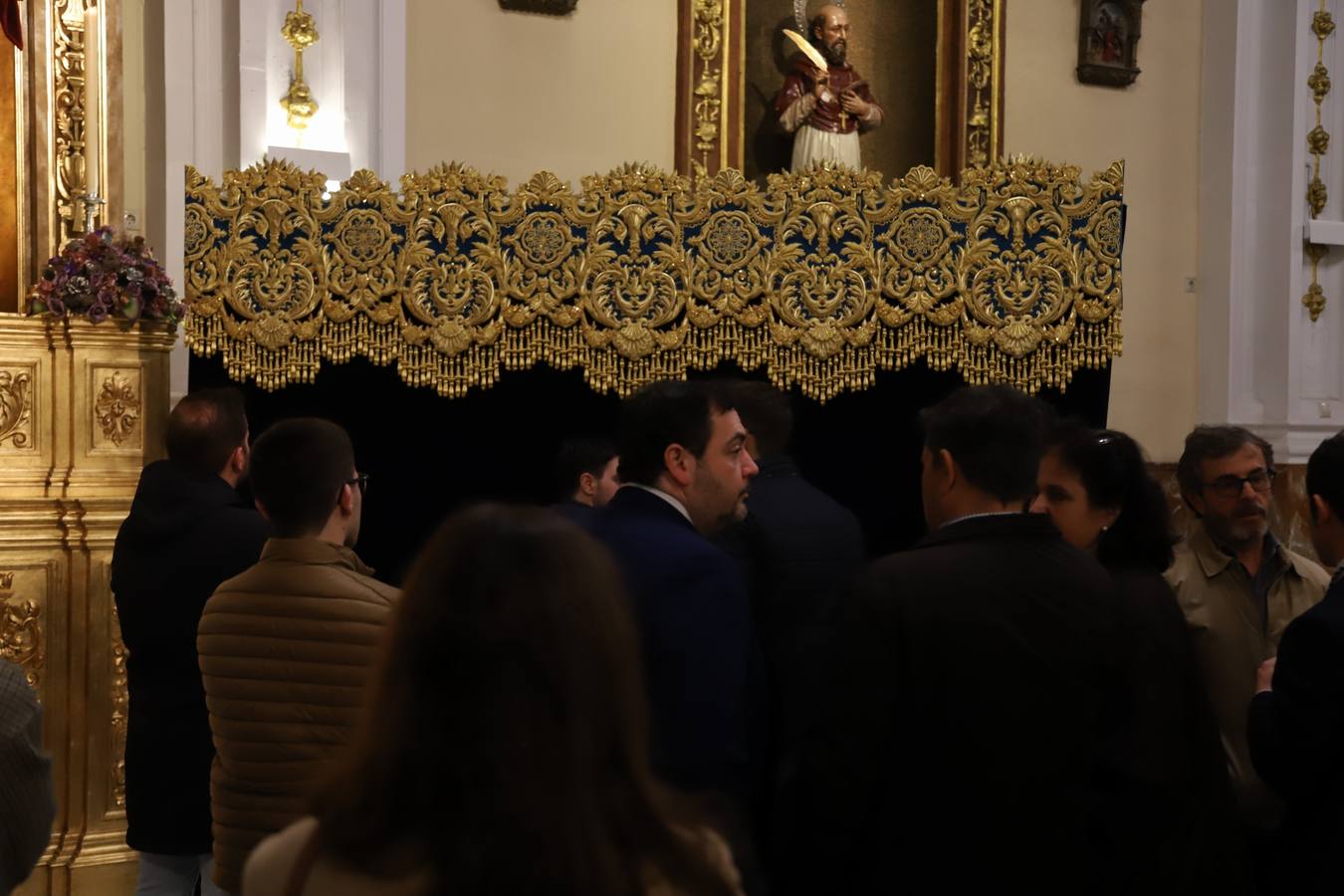 La deslumbrante bambalina lateral del palio de la Piedad de Córdoba, en imágenes