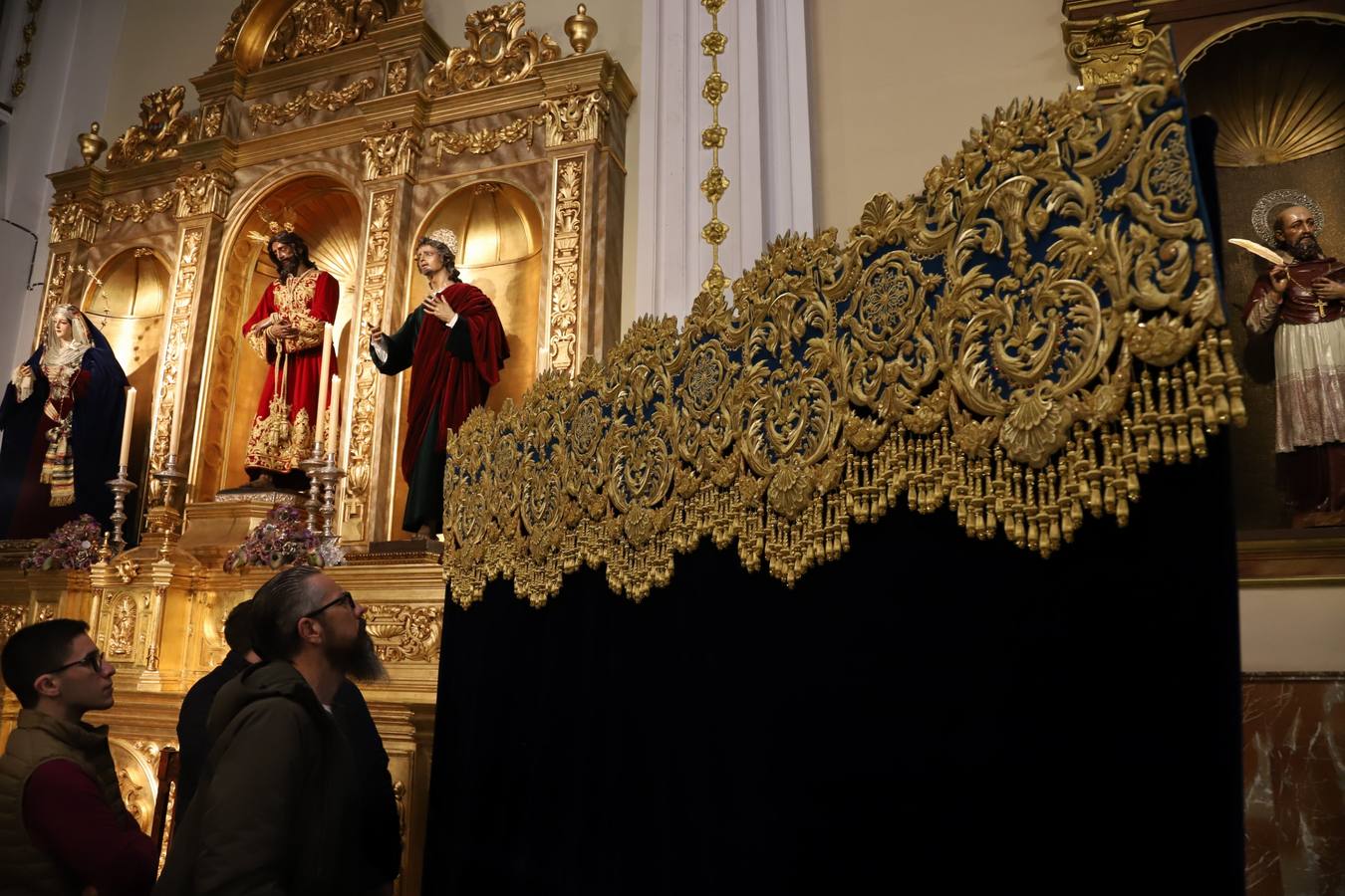 La deslumbrante bambalina lateral del palio de la Piedad de Córdoba, en imágenes