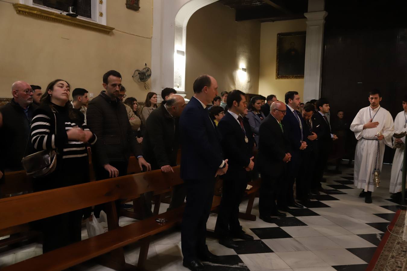 La deslumbrante bambalina lateral del palio de la Piedad de Córdoba, en imágenes