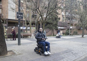 Sin taxis para personas en silla de ruedas: «Tardan una hora, si llegan»
