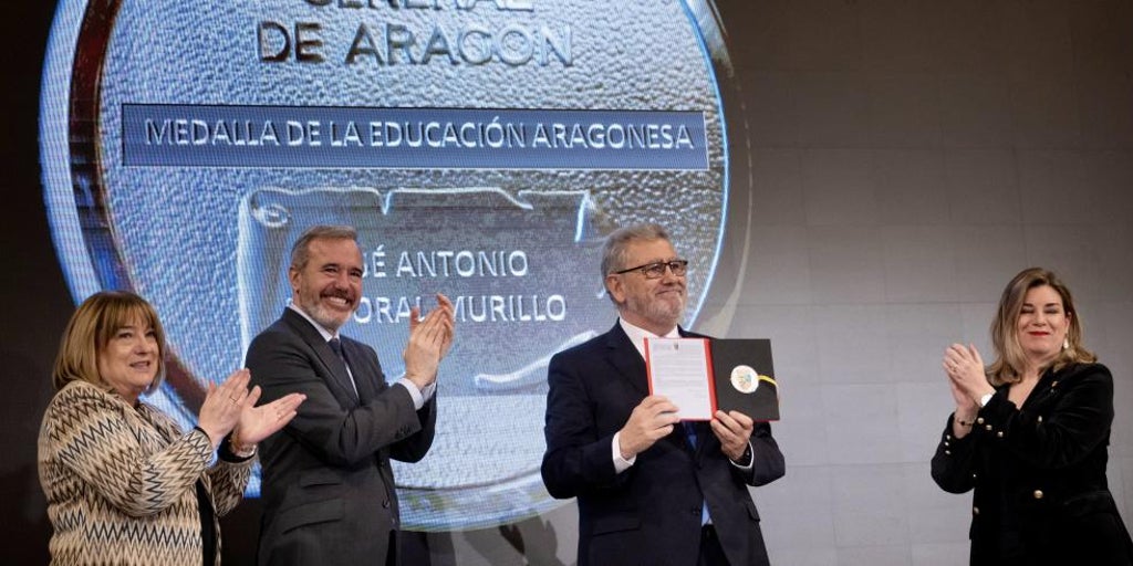 Las autoridades se rinden ante el rector saliente de la Universidad de Zaragoza: «La contribución es incalculable»