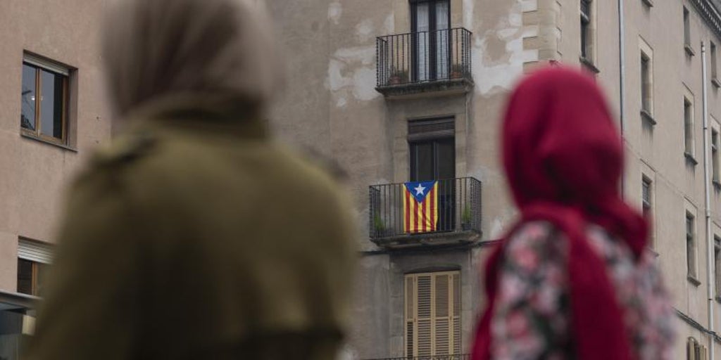 Los juristas ven inconstitucional la cesión de la inmigración a Cataluña