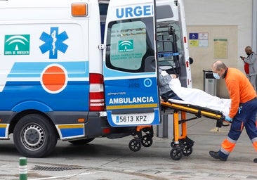 La Junta expedienta a la adjudicataria de las ambulancias en el Sur por no pagar a sus empleados