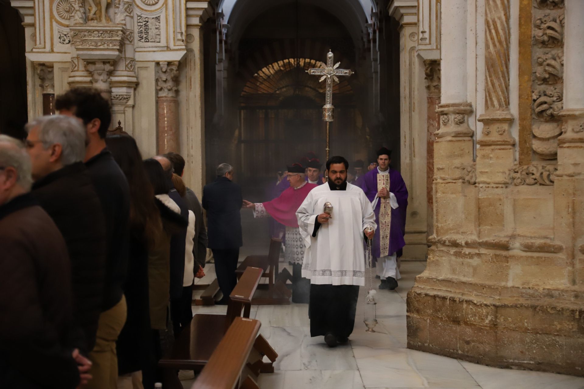 La misa del Miércoles de Ceniza en la Catedral de Córdoba, en imágenes