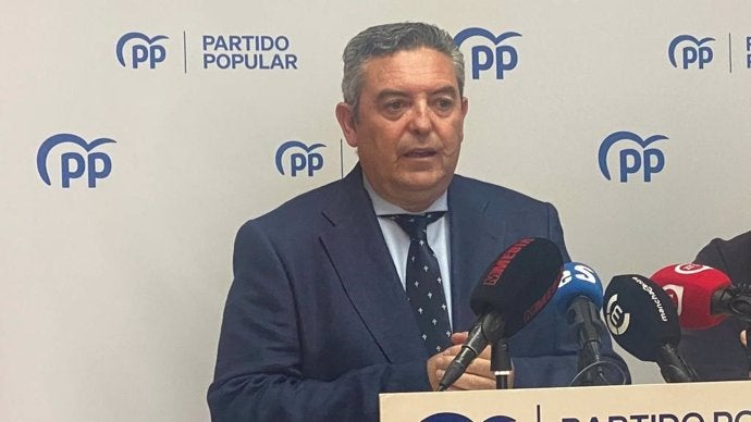 El diputado y vicepresidente del PP en las Cortes Santiago Lucas-Torres, ingresado tras un episodio vascular