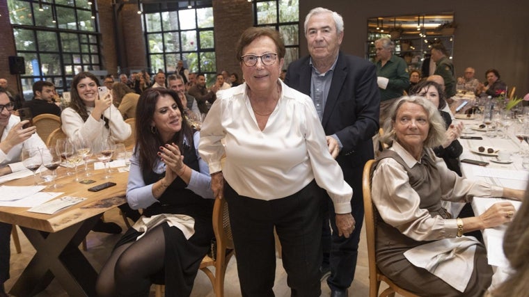 El homenajeado junto a su esposa, Pepi Izquierdo, cocinera del Restaurante Damasol, ambos ya jubilados