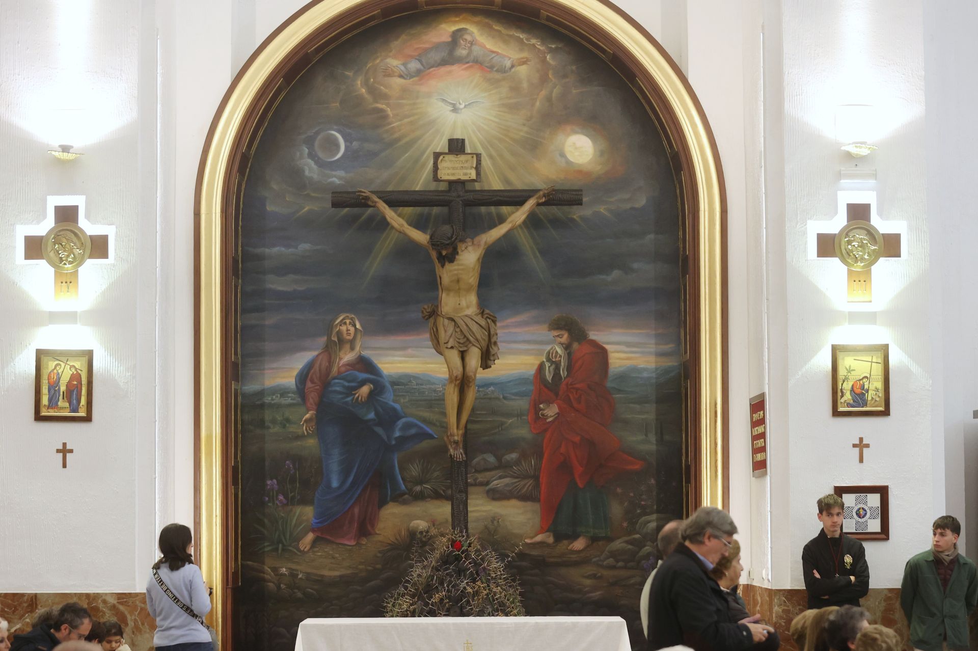 La bendición de la obra pictórica de Rafael Castejón para el Cristo de la Confianza de Córdoba, en imágenes