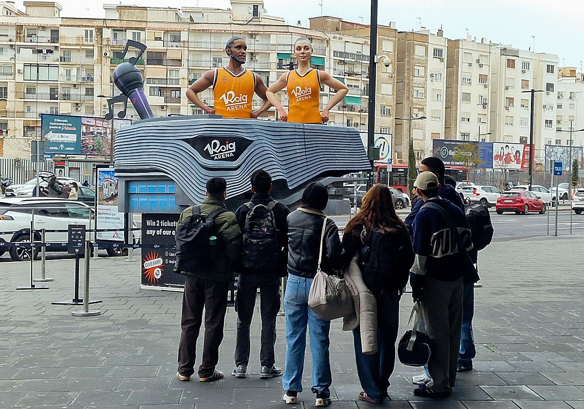 Imagen del monumento a las puertas de la Estación Joaquín Sorolla de Valencia