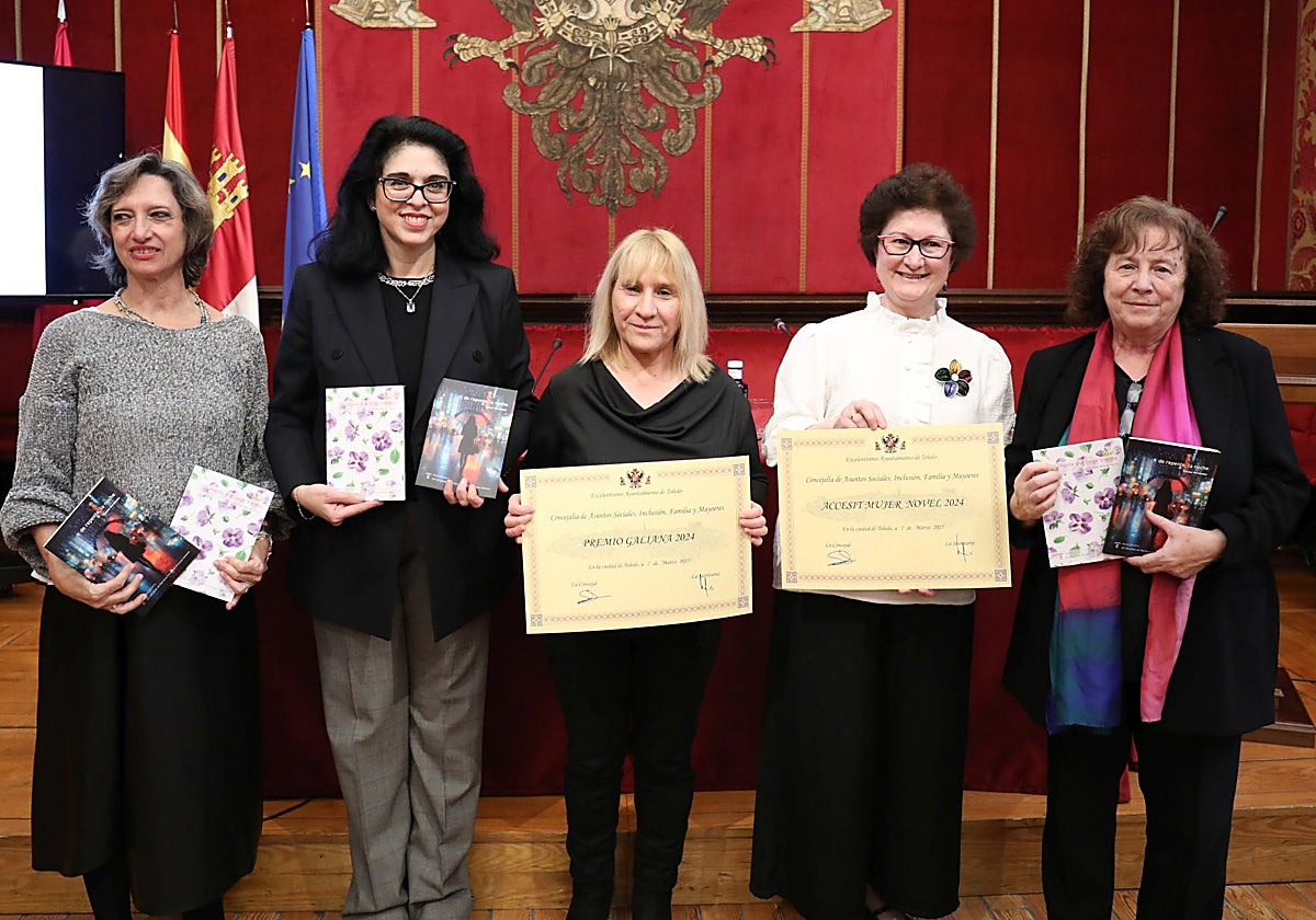 Las concejalas Marisol Illescas y Ana Pérez, junto a Susana Hernández y Pilar Albia, ganadoras del concurso 'Princesa Galiana'