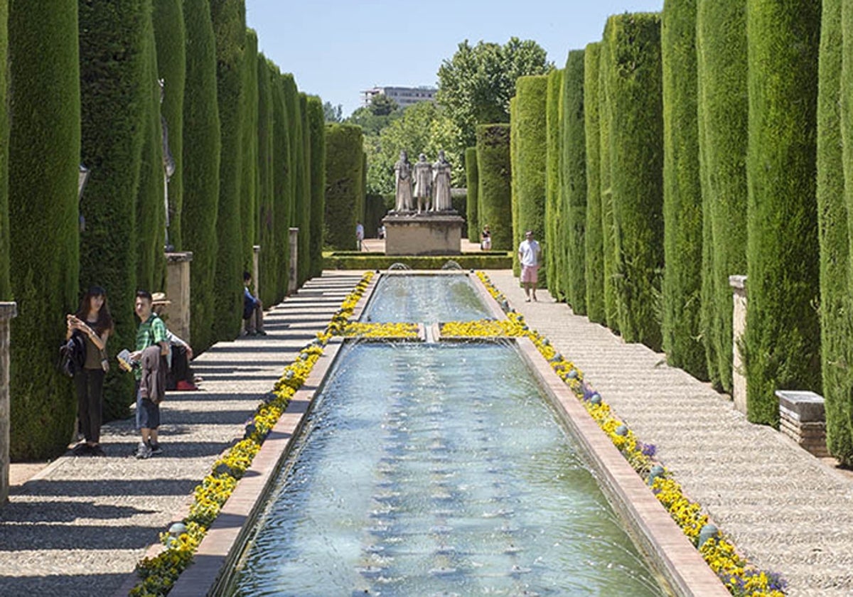 Vista frontal de una parte de los jardines