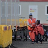 Rescatados tres cayucos en Canarias en las últimas horas y se busca a uno más