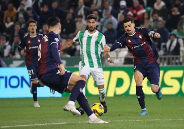 La curva hacia abajo de Calderón con el Córdoba CF: de ser titular a la tercera opción en el lateral zurdo