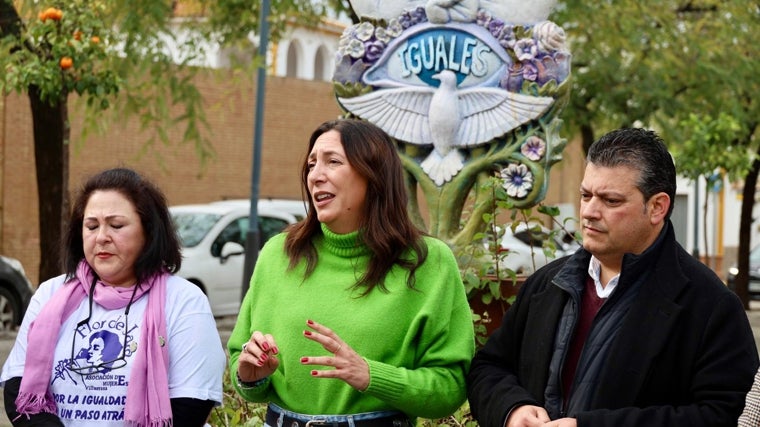 La consejera de Igualdad, Loles López, este sábado en Villarrasa