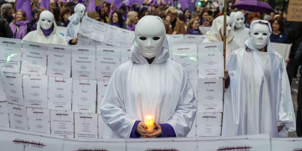 La doble manifestación del 8-M en Valencia lanza críticas por la gestión de la dana