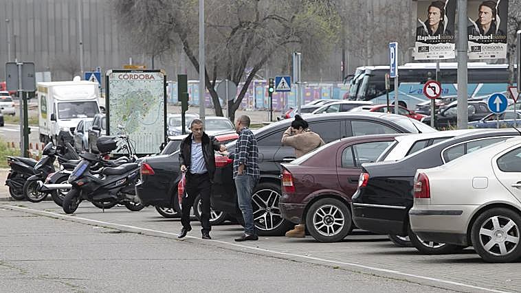 Los vecinos del barrio cordobés del Arcángel lanzan un grito de socorro contra los gorrillas