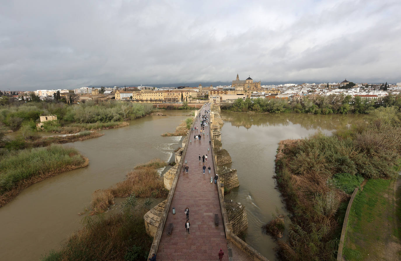 La notable crecida del río Guadalquivir, en imágenes