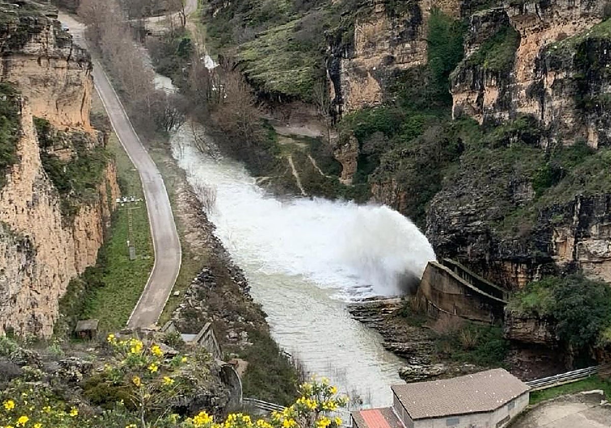 La CHT alerta de «situaciones hidrológicas muy peligrosas» en siete estaciones de aforo de la región