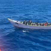 Salvamento rescata dos cayucos con 158 personas en aguas de El Hierro