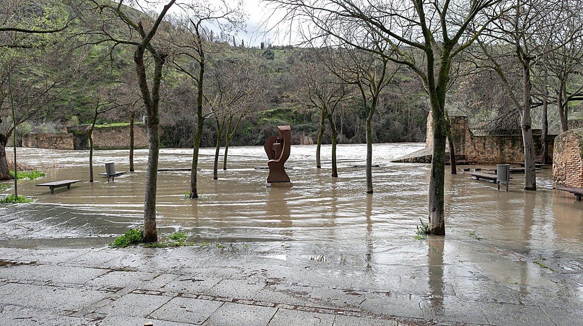 El parque de esculturas al aire libre, totalmente anegado