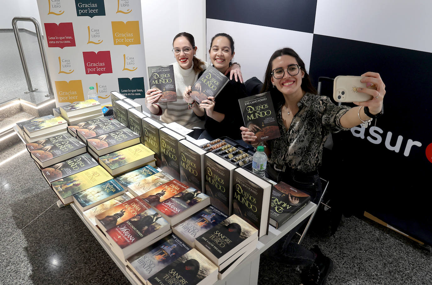 La presentación del libro &#039;Dueños del mundo&#039;, de José Calvo Poyato, en imágenes