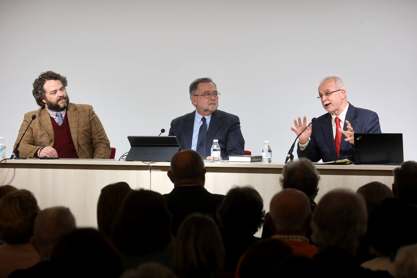 La presentación del libro &#039;Dueños del mundo&#039;, de José Calvo Poyato, en imágenes