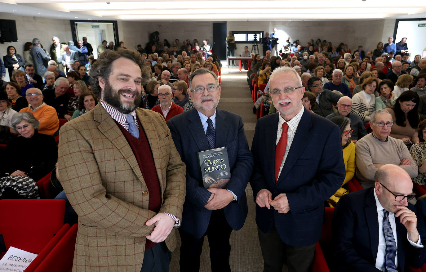 La presentación del libro &#039;Dueños del mundo&#039;, de José Calvo Poyato, en imágenes