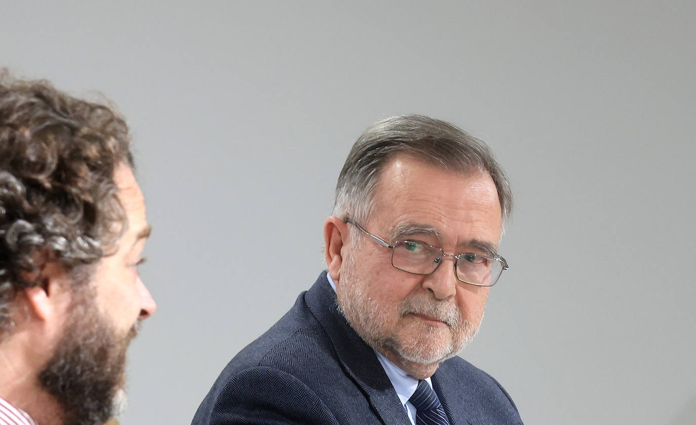 La presentación del libro &#039;Dueños del mundo&#039;, de José Calvo Poyato, en imágenes