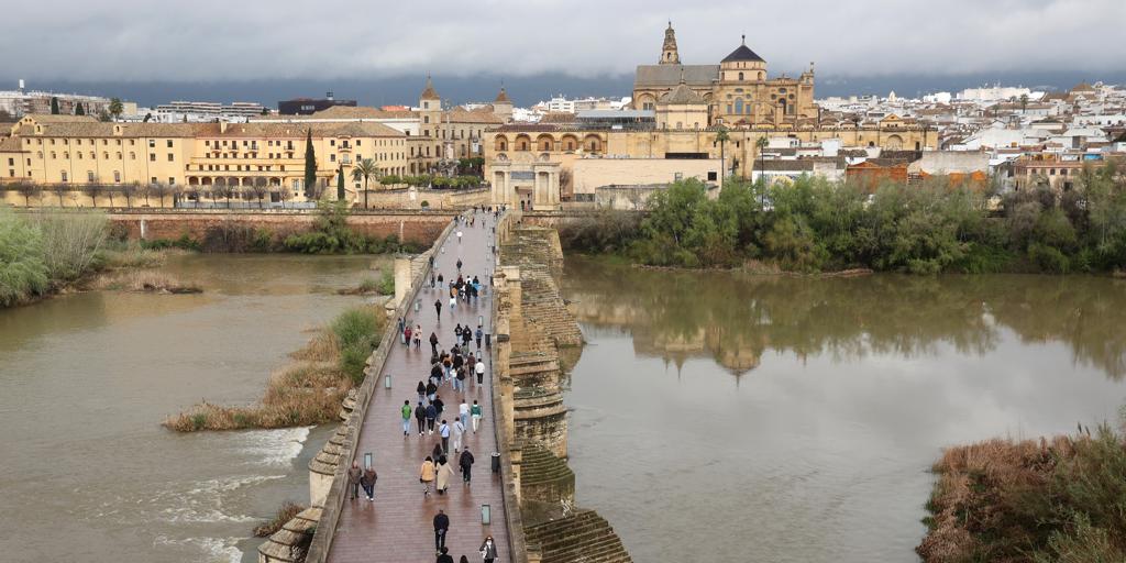 La desesperación de un cordobés tras diez días seguidos de lluvia: «Yo es que quiero que salga ya el sol...»