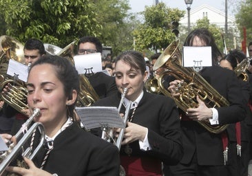 Músicos de la banda de cornetas y tambores Coronación de Espinas de Córdoba