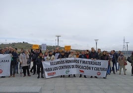 Los sindicatos de personal laboral de Educación exigen a la Junta la cobertura de todas las plazas