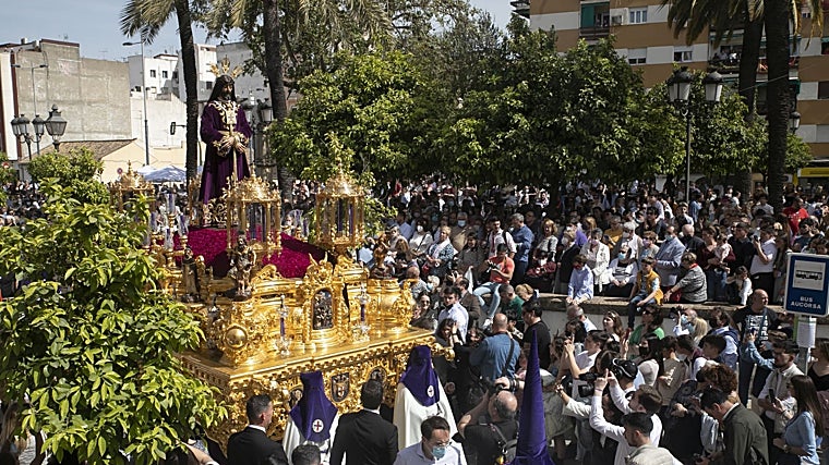 El Rescatado, al inicio de su estación de penitencia