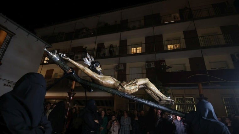 El Cristo de la Salud, en su estación de penitencia