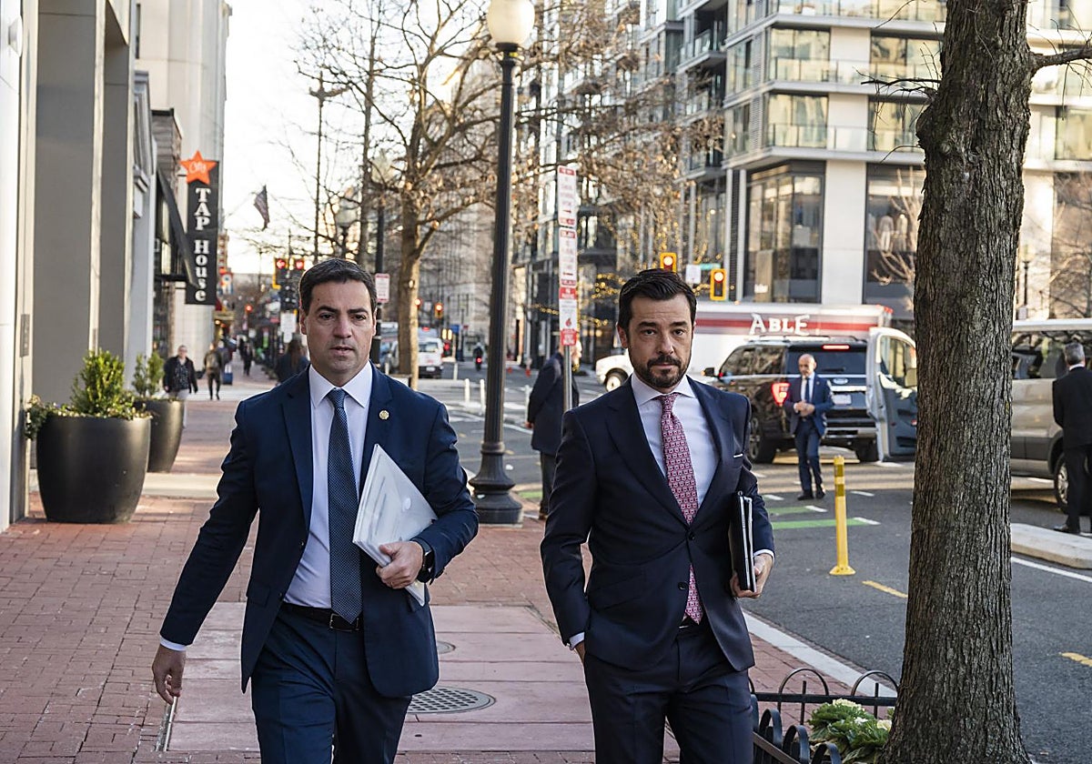 El lendakari Imanol Pradales caminando por la calle en su viaje a Estados Unidos
