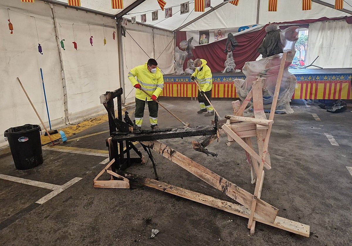 Imagen del ninot quemado en la falla Calvet de Alboraya (Valencia)