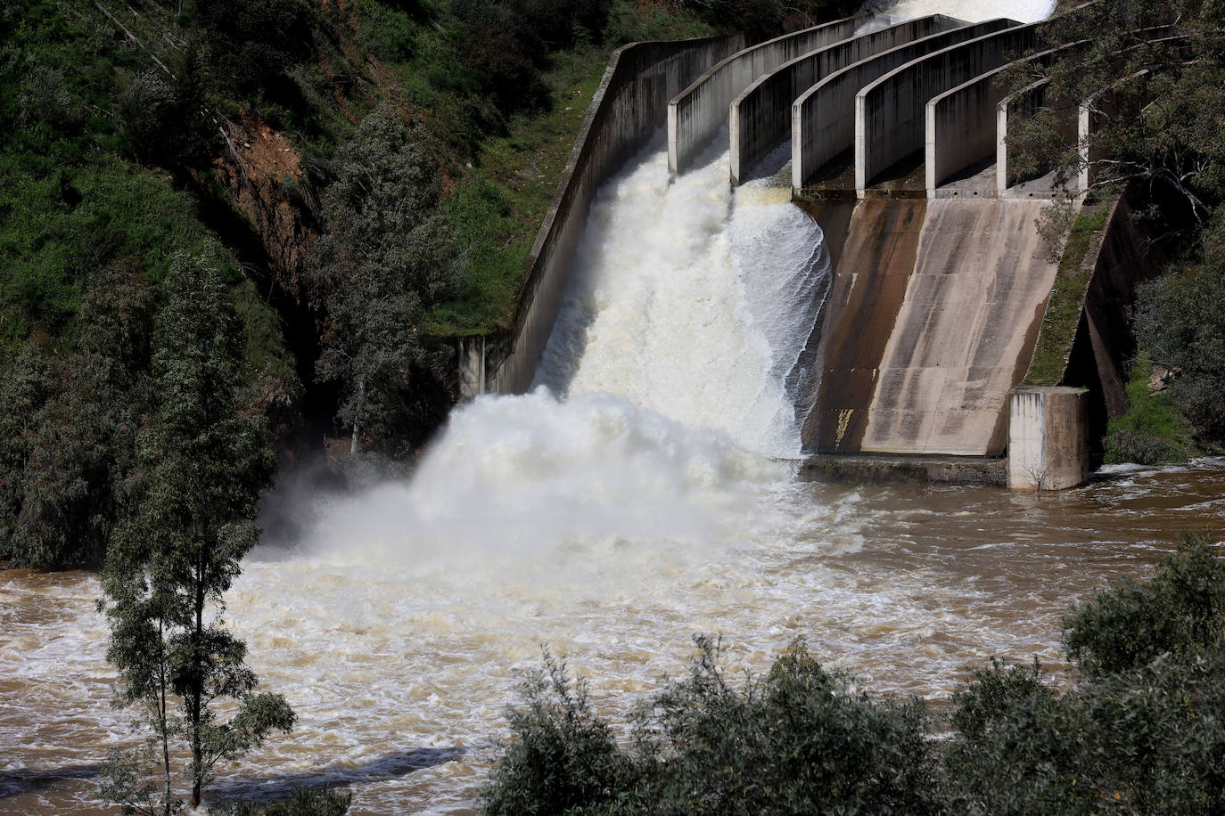 Los embalses de San Rafael de Navallana y Guadalmellato rozan el lleno absoluto, en imágenes