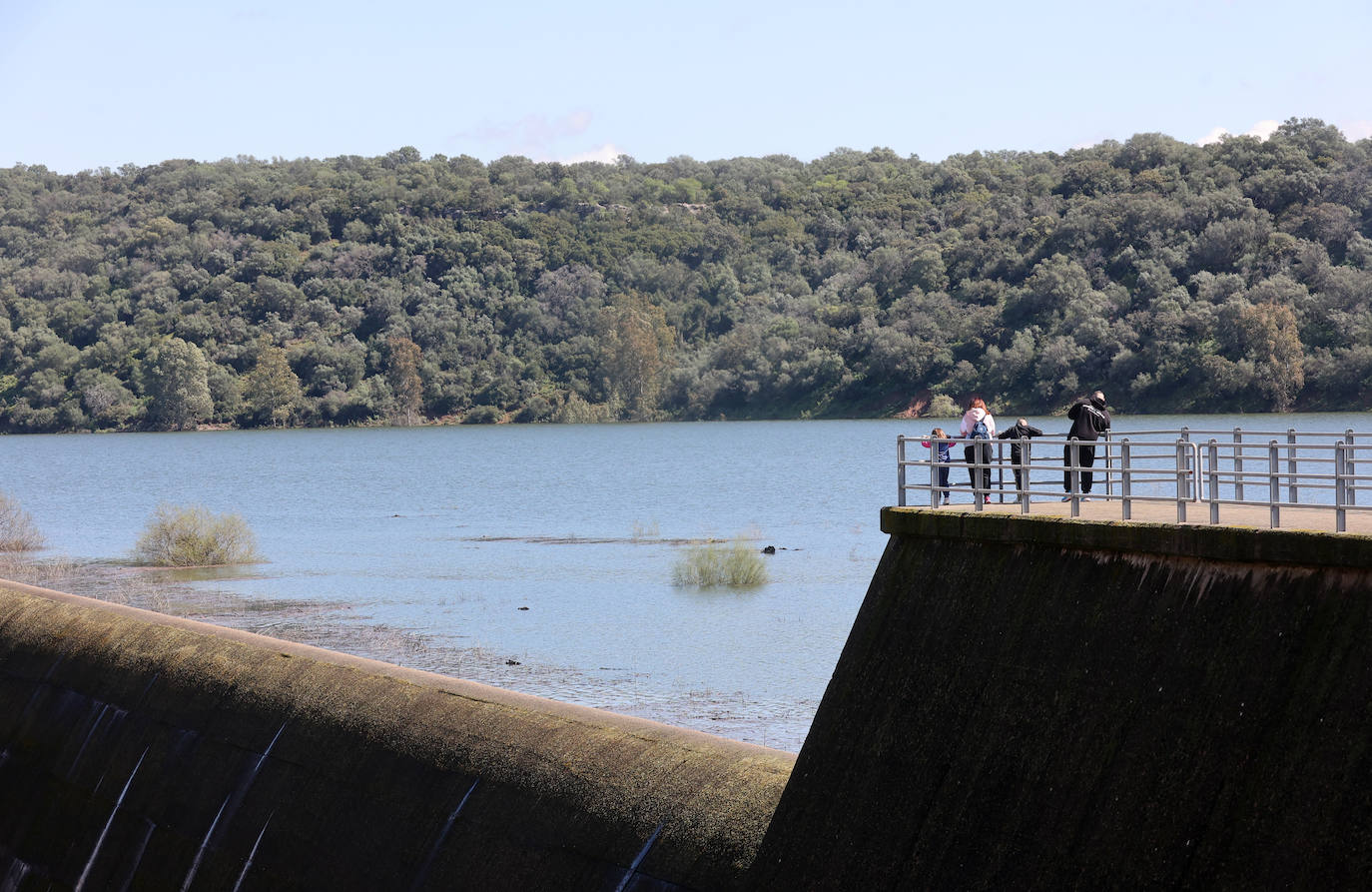 Los embalses de San Rafael de Navallana y Guadalmellato rozan el lleno absoluto, en imágenes