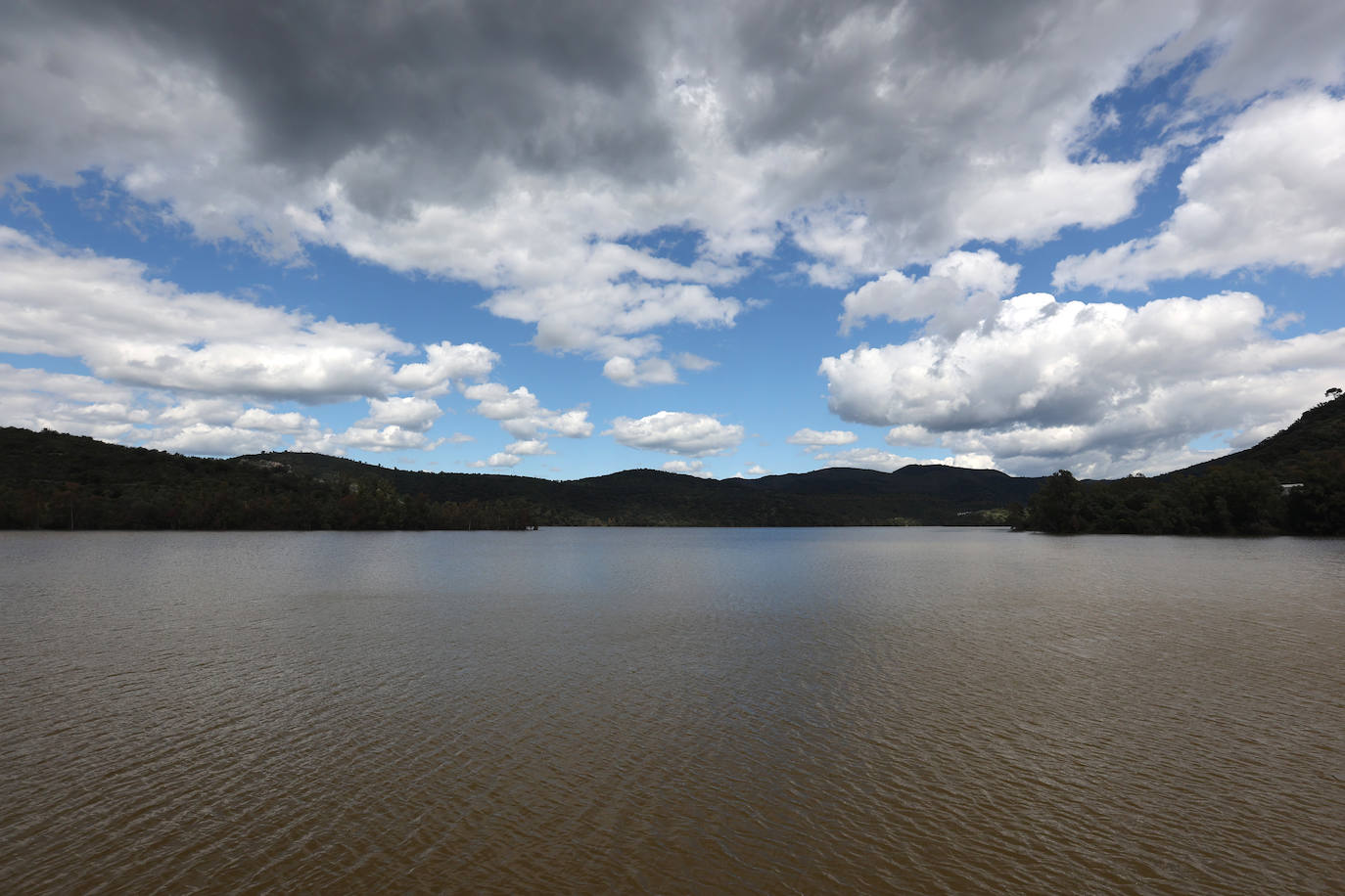 Los embalses de San Rafael de Navallana y Guadalmellato rozan el lleno absoluto, en imágenes