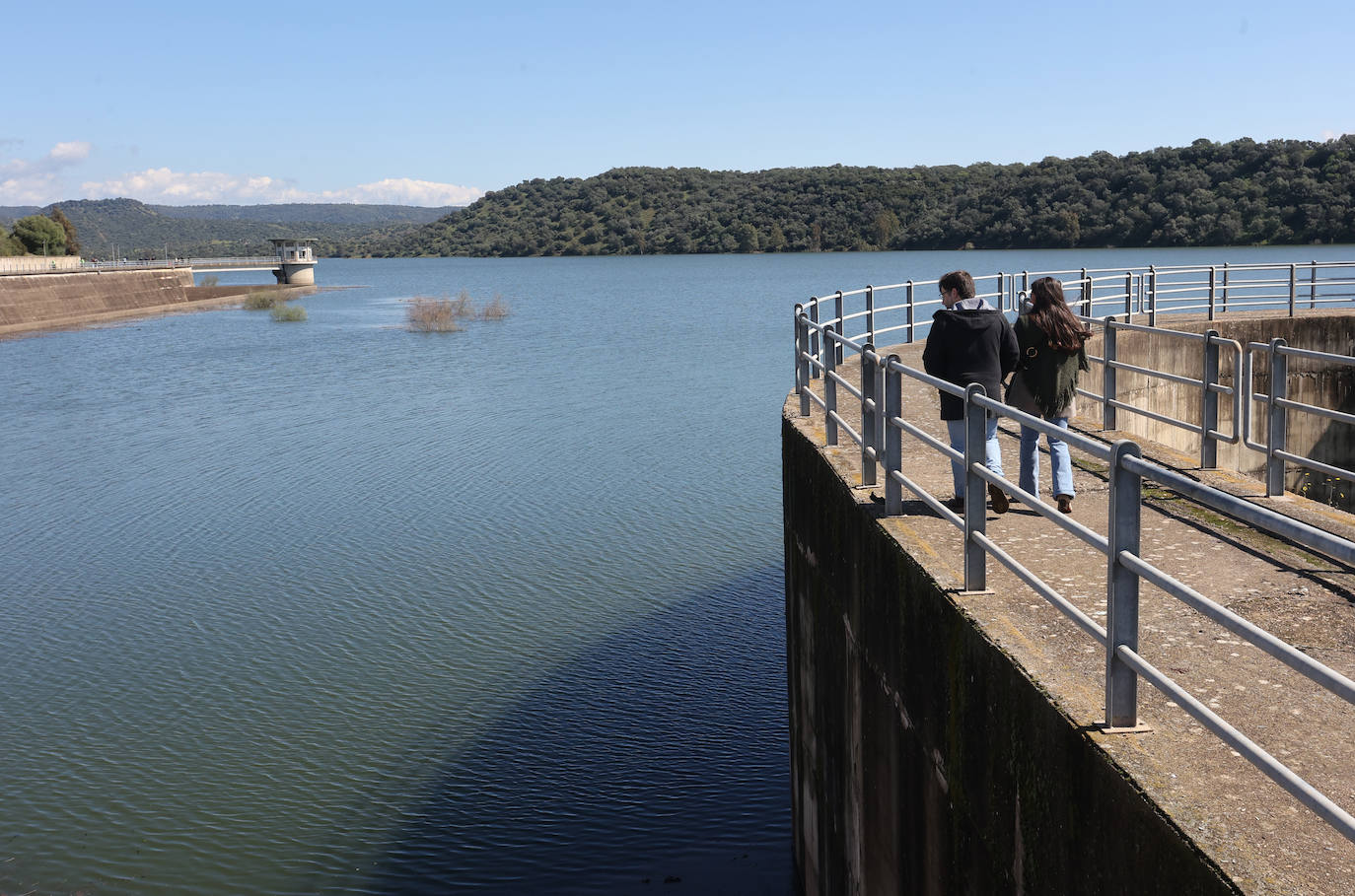 Los embalses de San Rafael de Navallana y Guadalmellato rozan el lleno absoluto, en imágenes