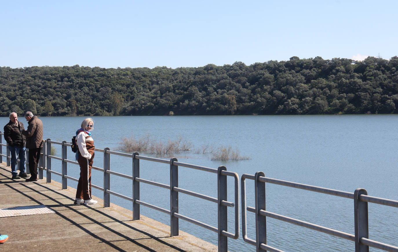 Los embalses de San Rafael de Navallana y Guadalmellato rozan el lleno absoluto, en imágenes