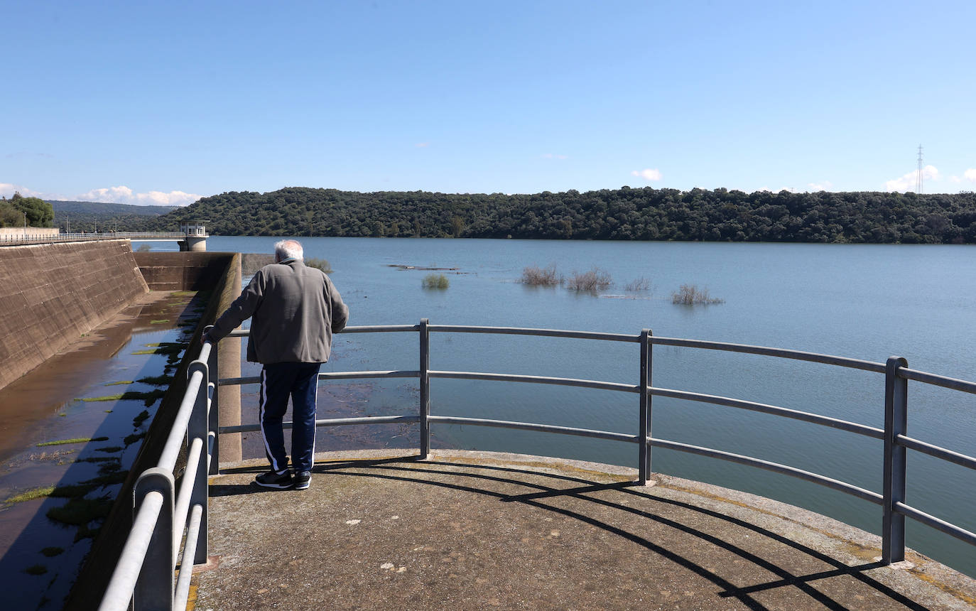 Los embalses de San Rafael de Navallana y Guadalmellato rozan el lleno absoluto, en imágenes