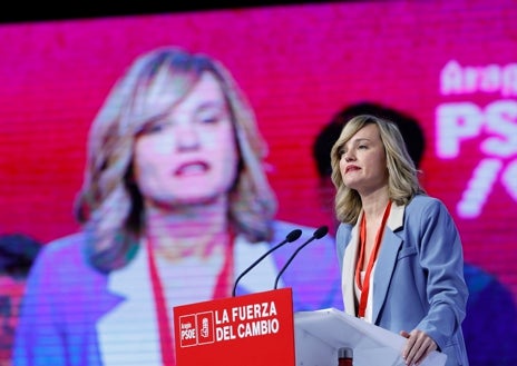 Imagen secundaria 1 - Zapatero: «Estamos en el mejor momento de la historia de España. Y este congreso tiene aire fundacional, empieza una nueva etapa, la de Alegría»