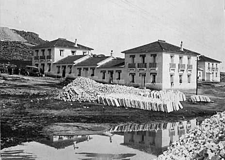 Imagen secundaria 1 - Tres momentos de la visita de los estudiantes de la Escuela de Ingenieros de Canales, Caminos y Puertos a las canteras de Zarzalejo, en el año 1919