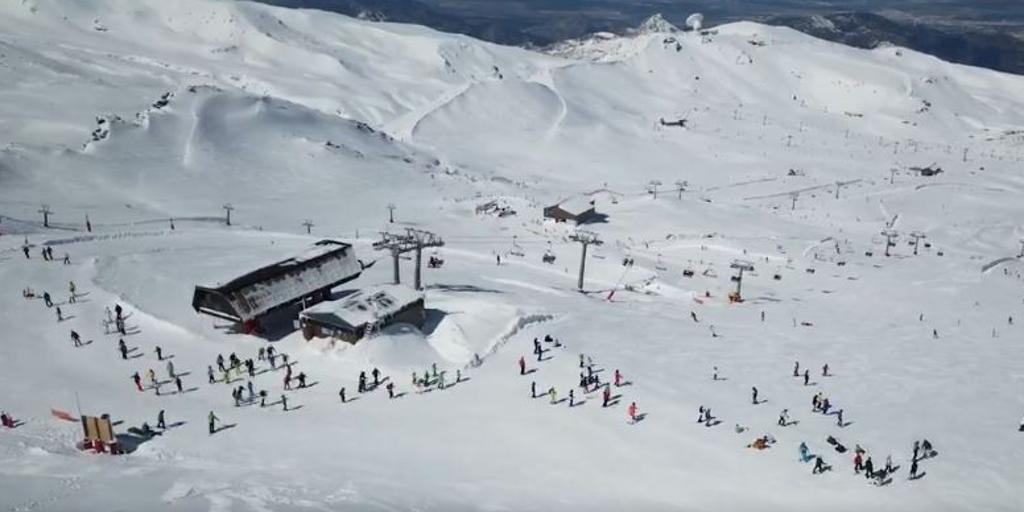 Sierra Nevada cierra el fin de semana con 26.500 visitantes pese a un domingo «complicado» en lo meteorológico