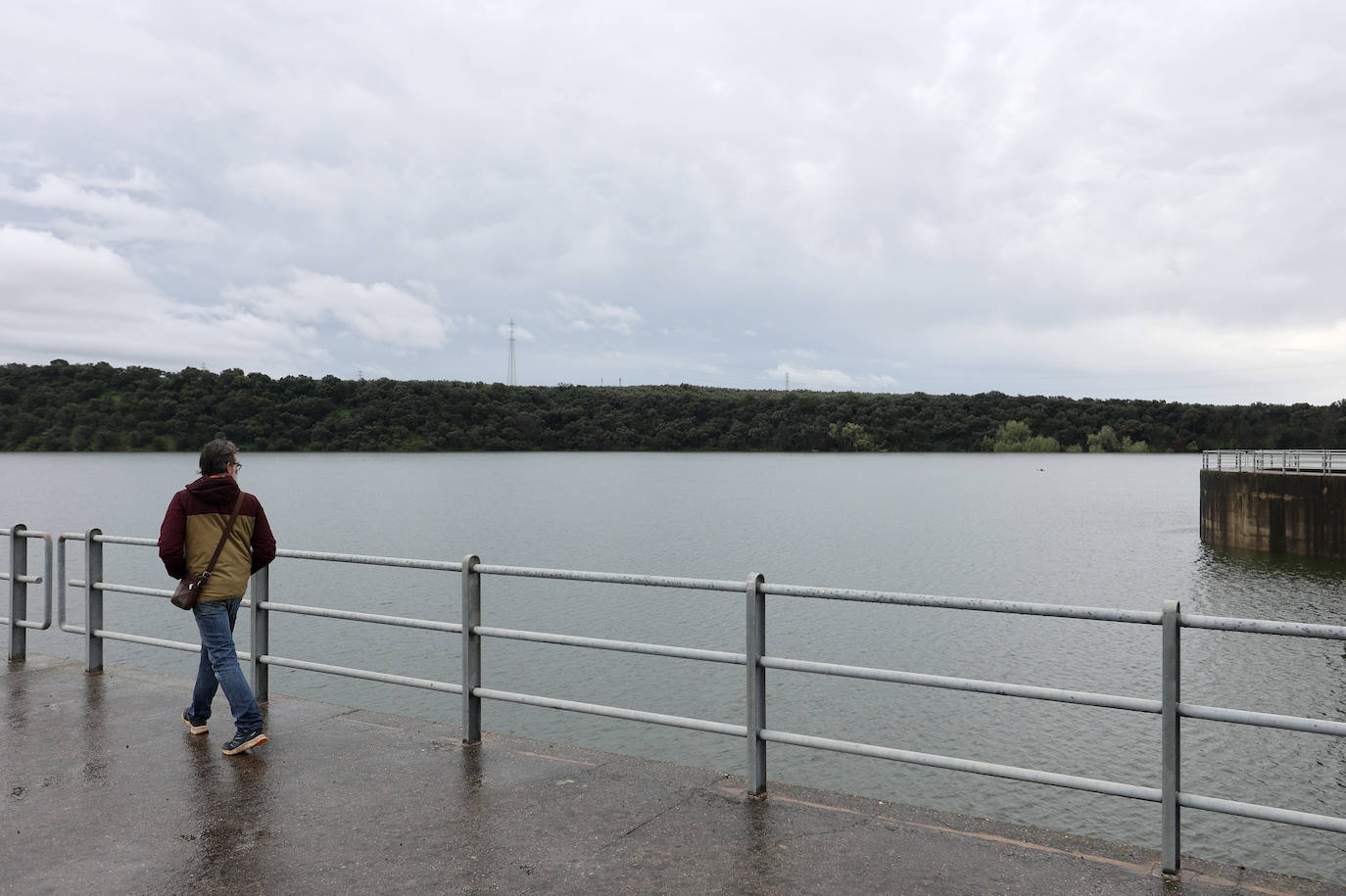 El pantano de San Rafael de Navallana supera su límite y desembalsa a marcha forzadas