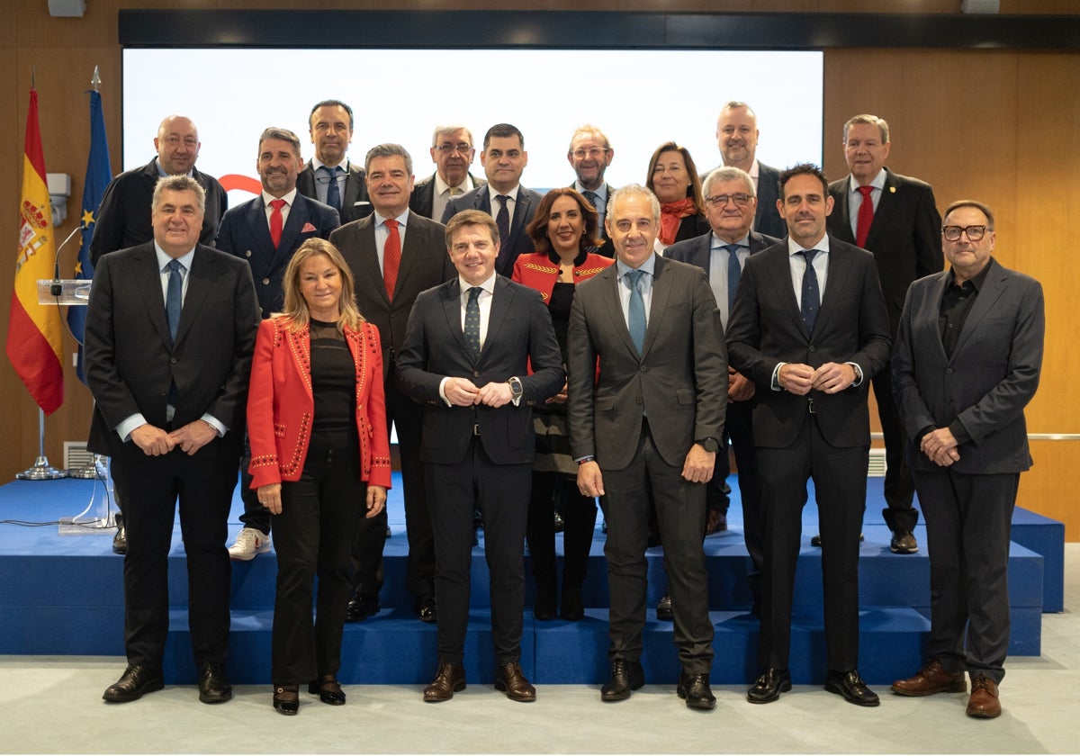 Foto de familia del nuevo comité ejecutivo