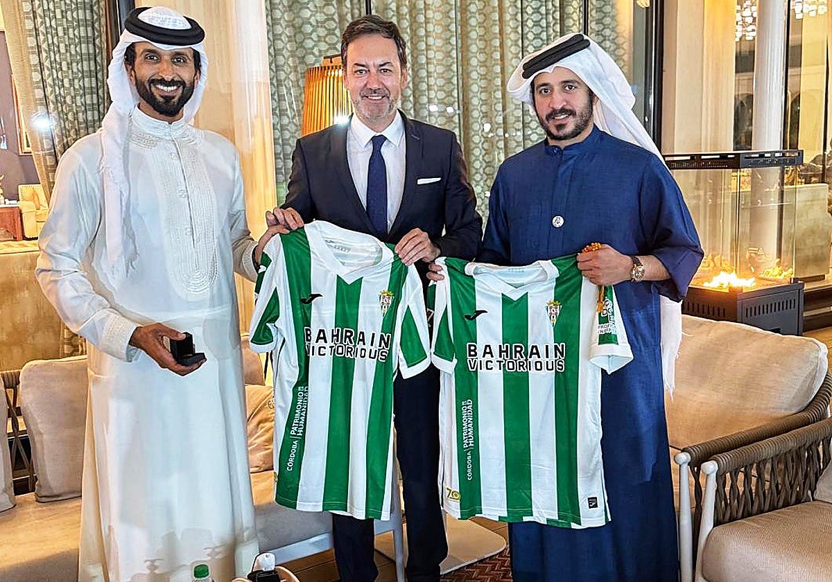 Monterrubio junto a los príncipes de Baréin en su visita institucional